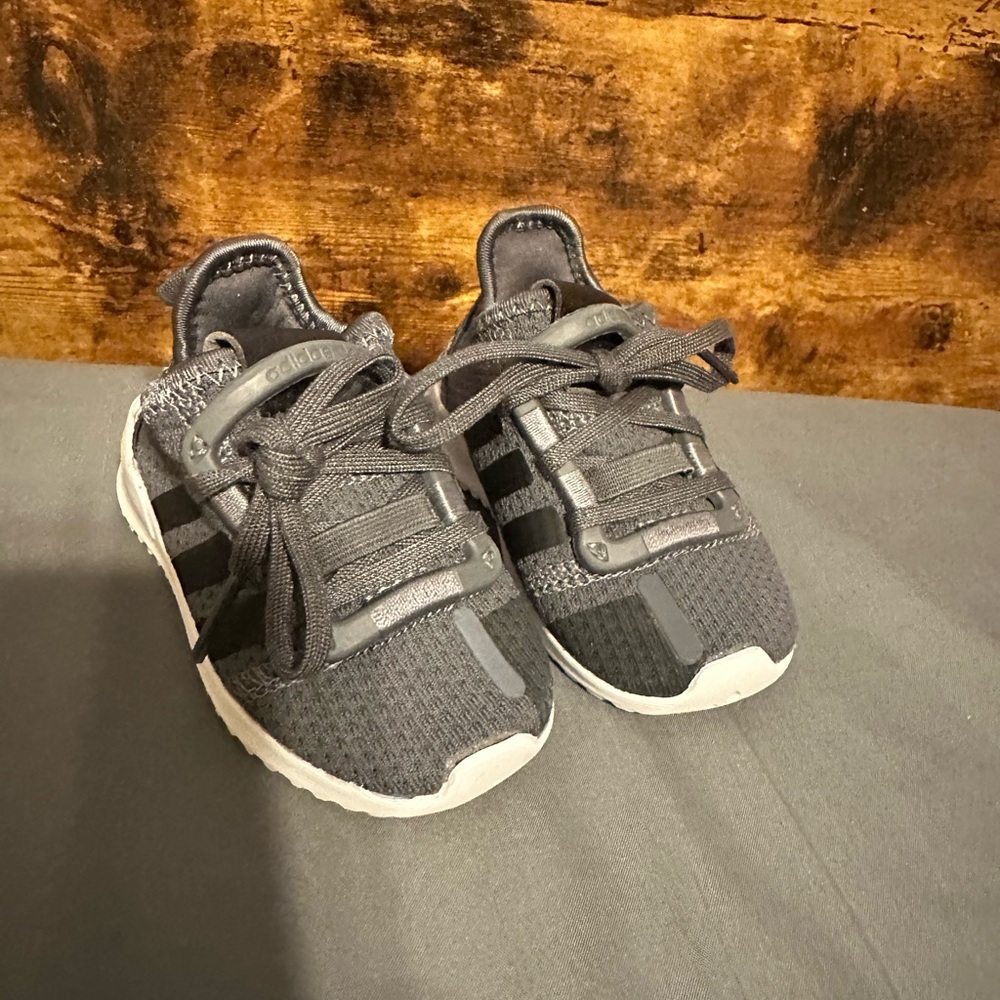Adidas - Picture 2 of 4